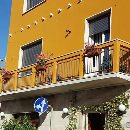 Sauro Hotel 2*